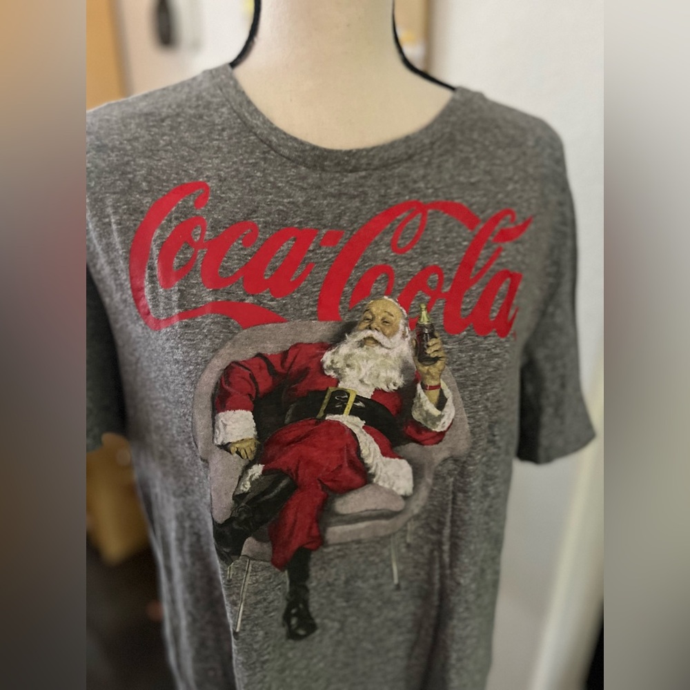Coca Cola - lounging Santa tshirt - Picture 2 of 8